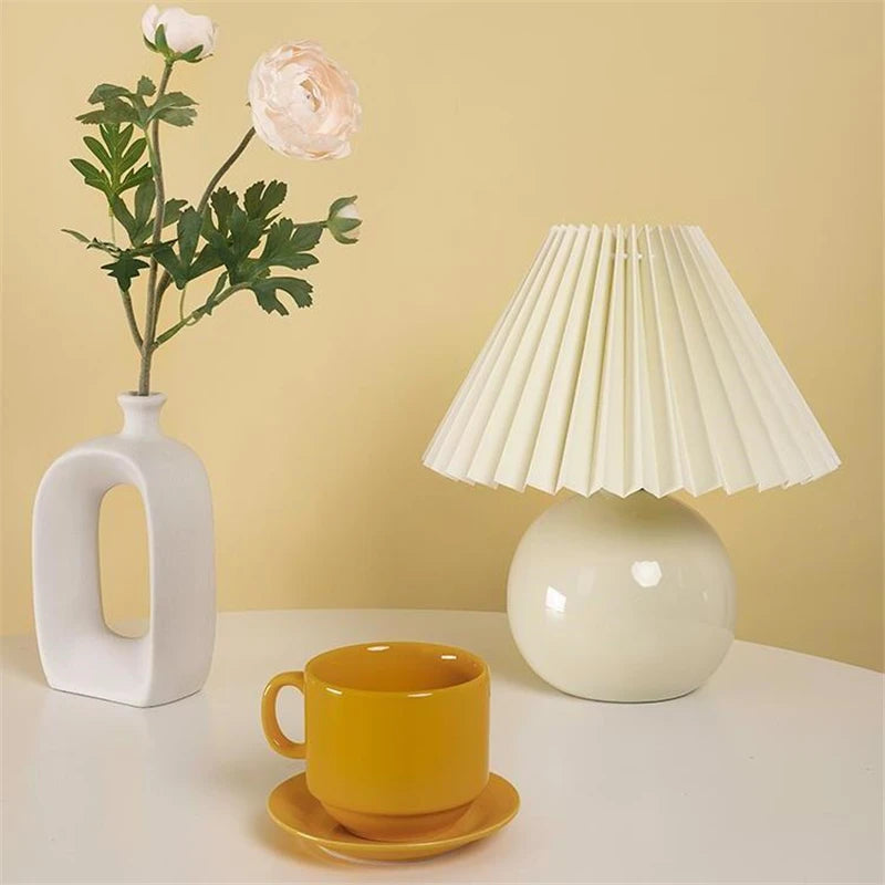 Đèn Bàn Chụp Xếp Ly
