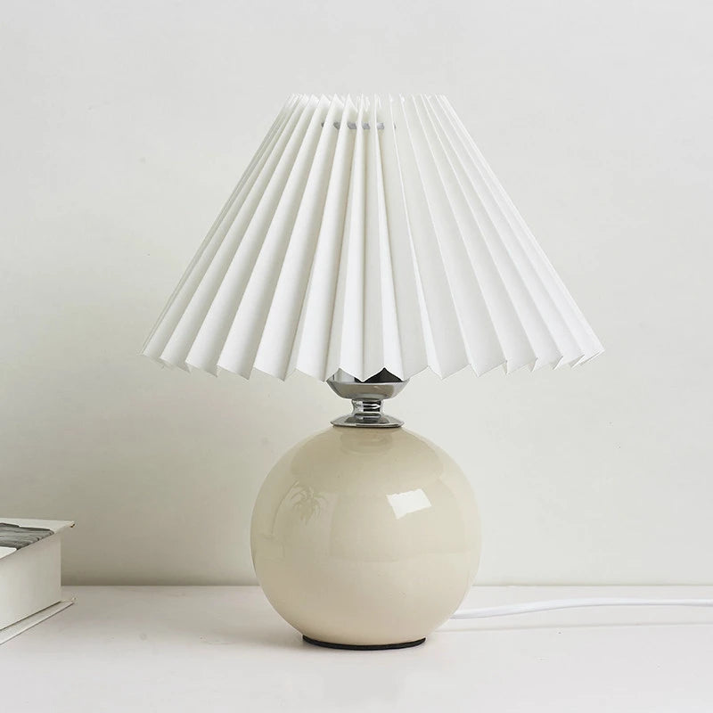 Đèn Bàn Chụp Xếp Ly
