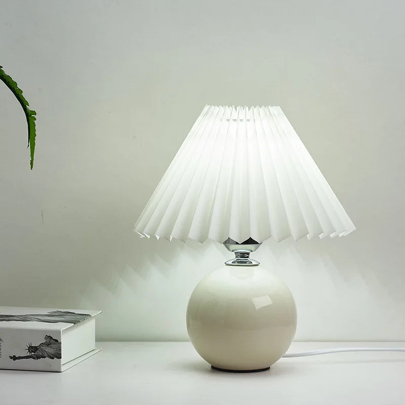 Đèn Bàn Chụp Xếp Ly