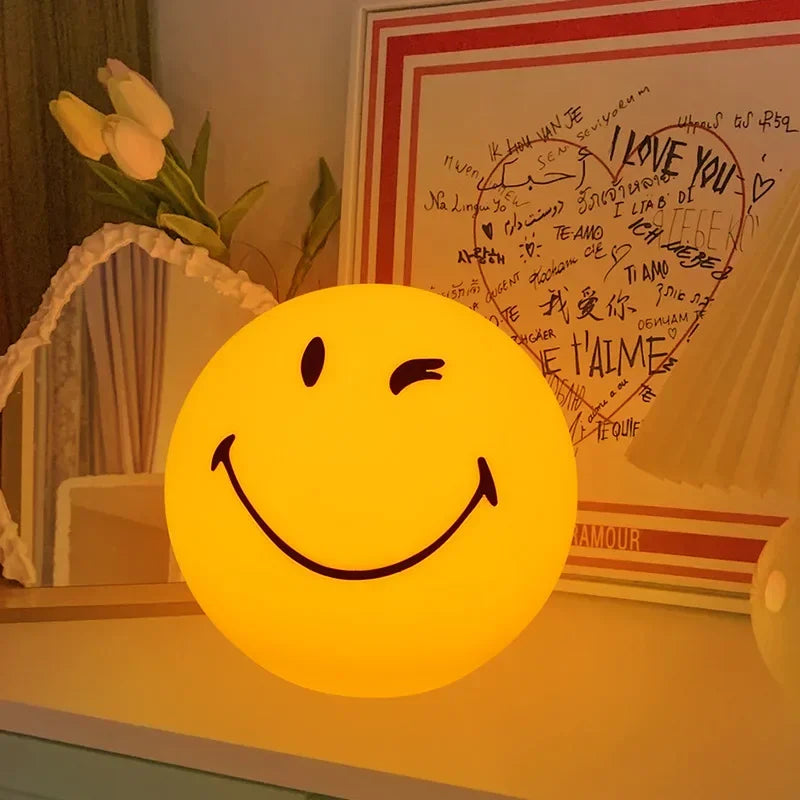 Đèn Ngủ Mặt Cười Wink Sphere