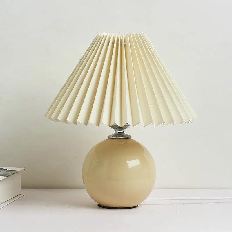 Đèn Bàn Chụp Xếp Ly