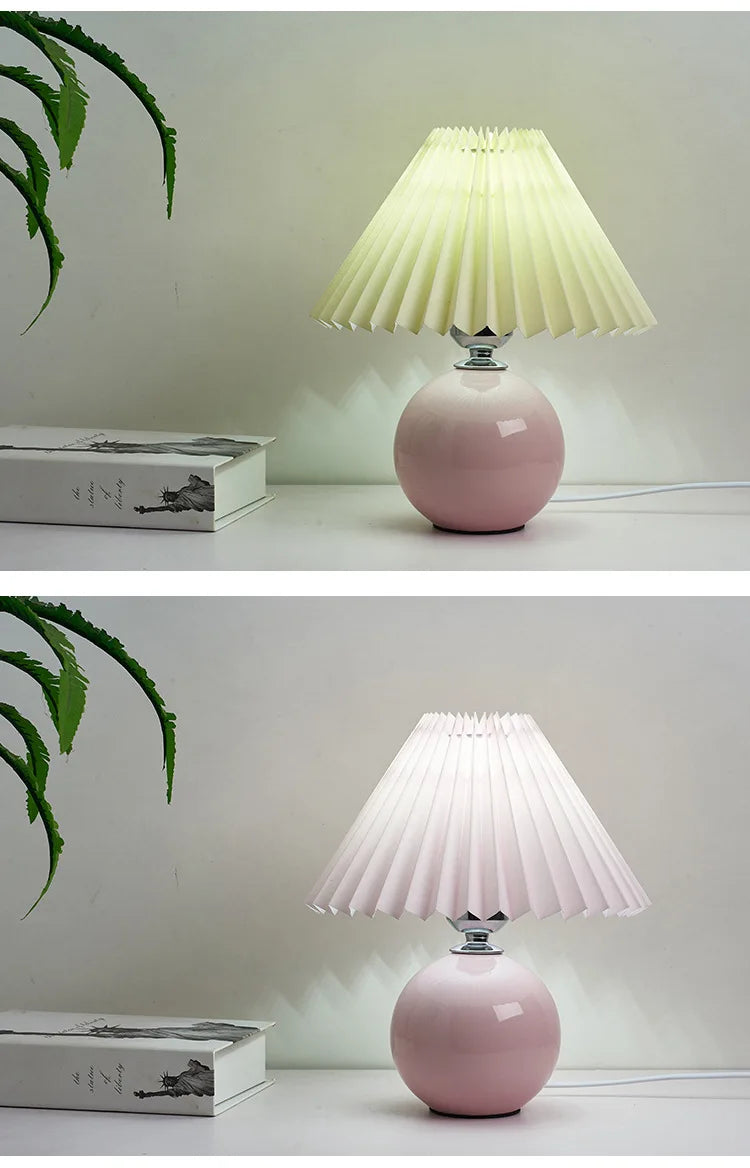 Đèn Bàn Chụp Xếp Ly