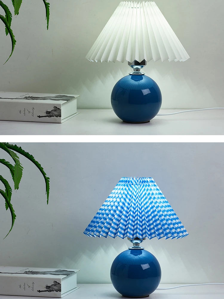 Đèn Bàn Chụp Xếp Ly