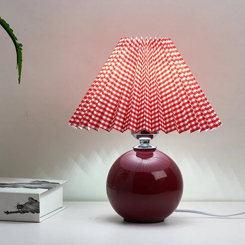 Đèn Bàn Chụp Xếp Ly