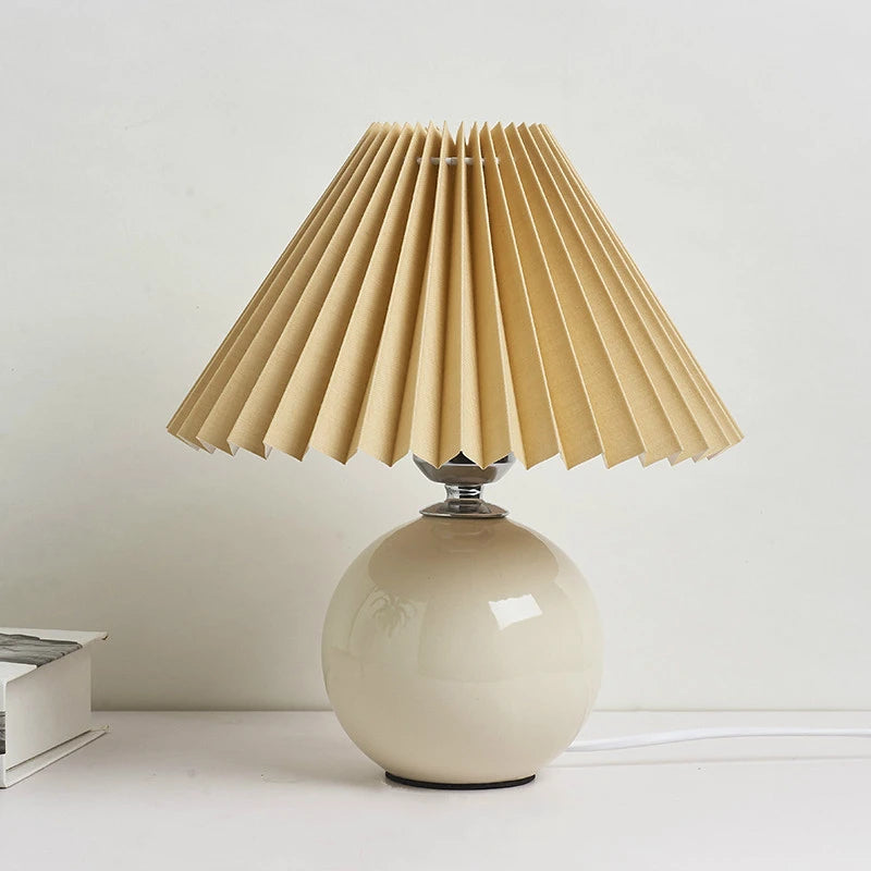 Đèn Bàn Chụp Xếp Ly
