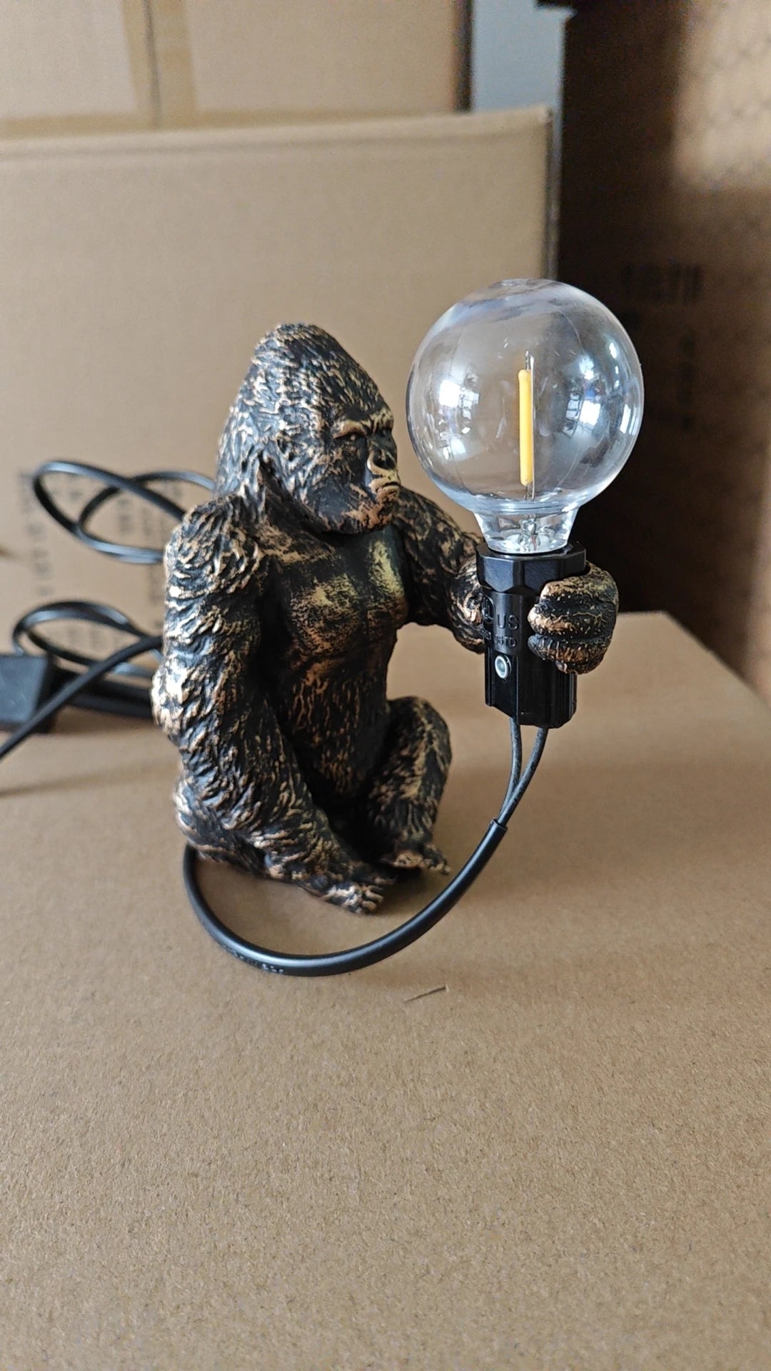 Đèn Bàn Resin Hình King Kong Nordic