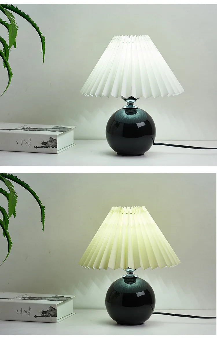 Đèn Bàn Chụp Xếp Ly