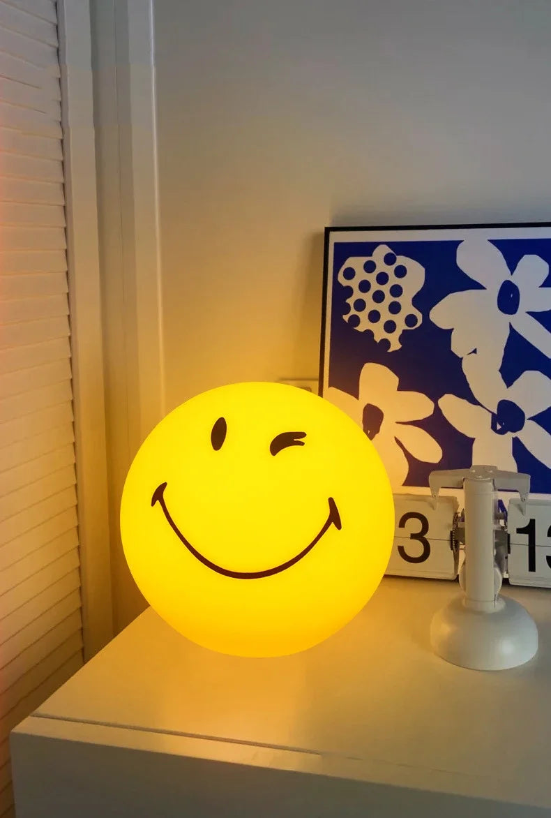 Đèn Ngủ Mặt Cười Wink Sphere