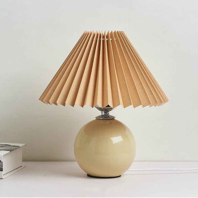 Đèn Bàn Chụp Xếp Ly