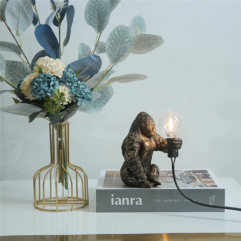 Đèn Bàn Resin Hình King Kong Nordic
