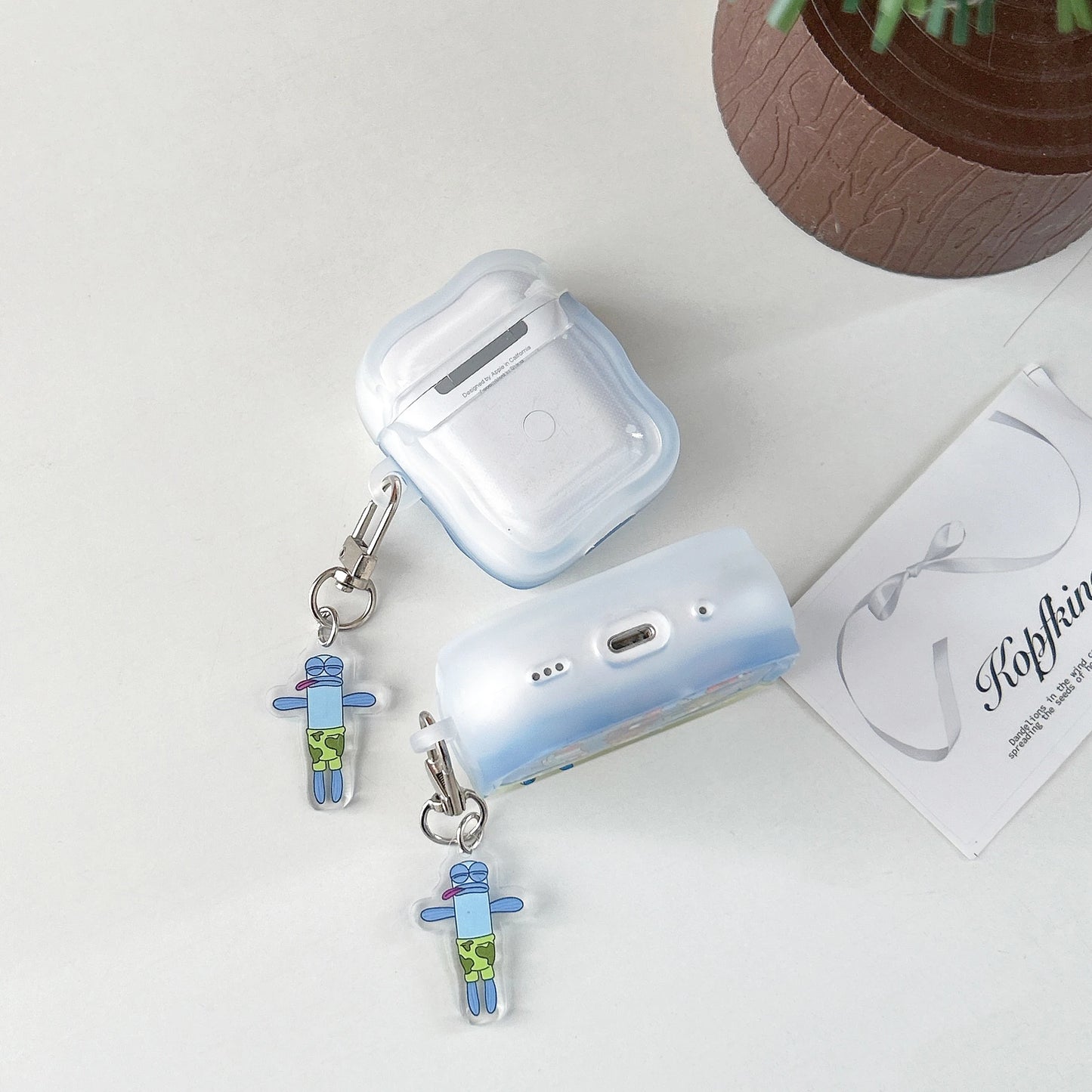 Ốp AirPods Hình Cá Hề Kèm Charm