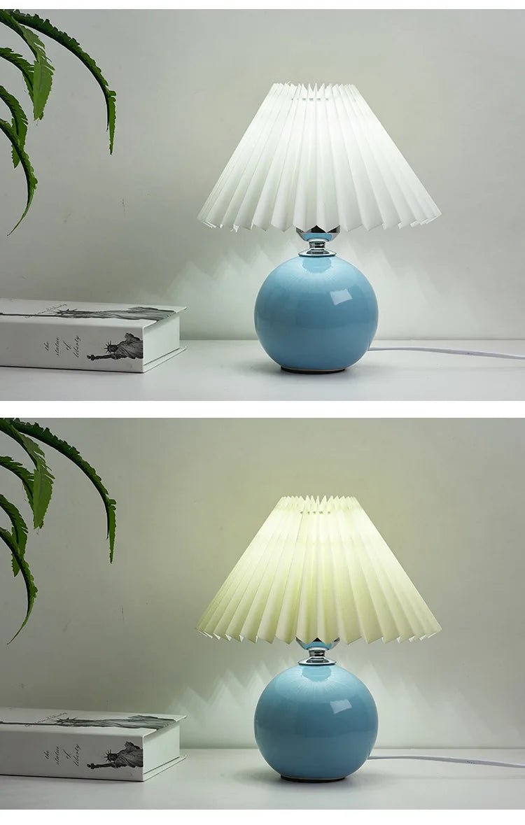 Đèn Bàn Chụp Xếp Ly