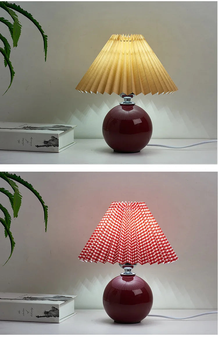 Đèn Bàn Chụp Xếp Ly