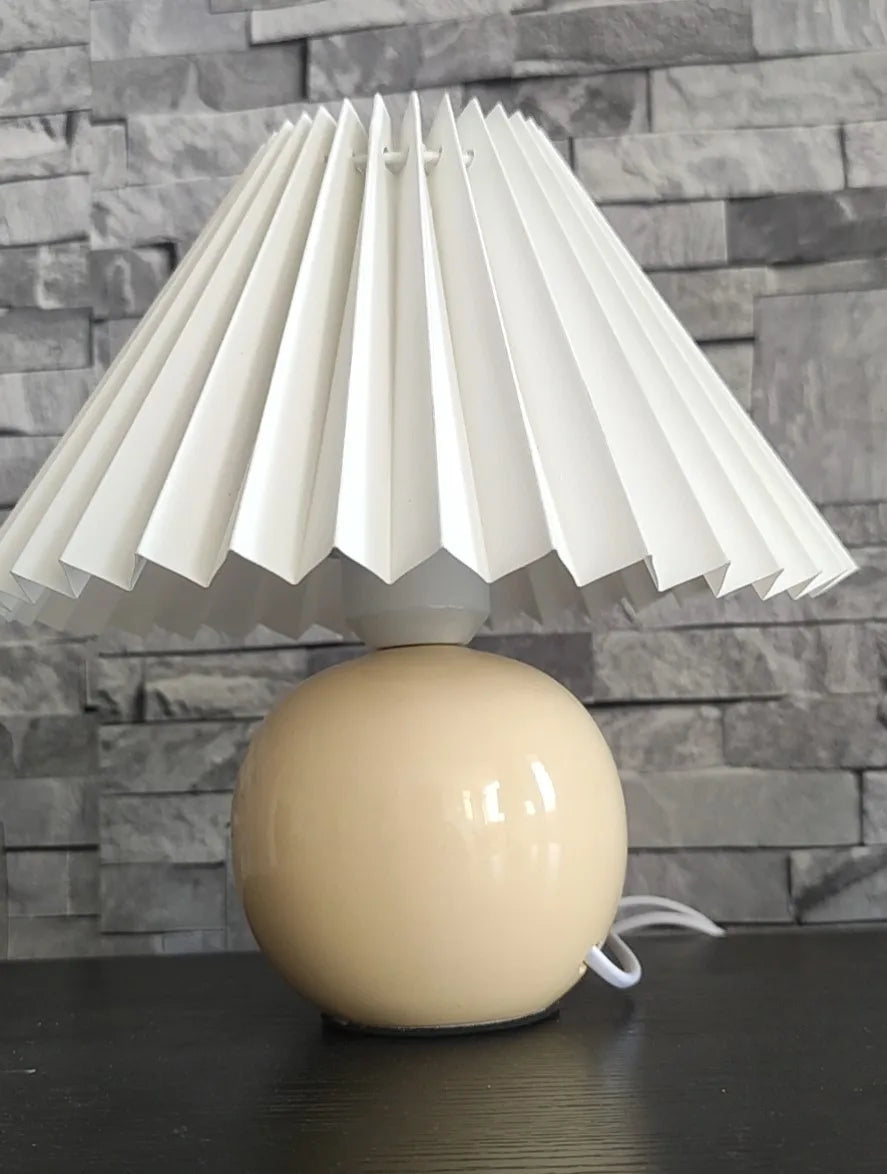 Đèn Bàn Chụp Xếp Ly
