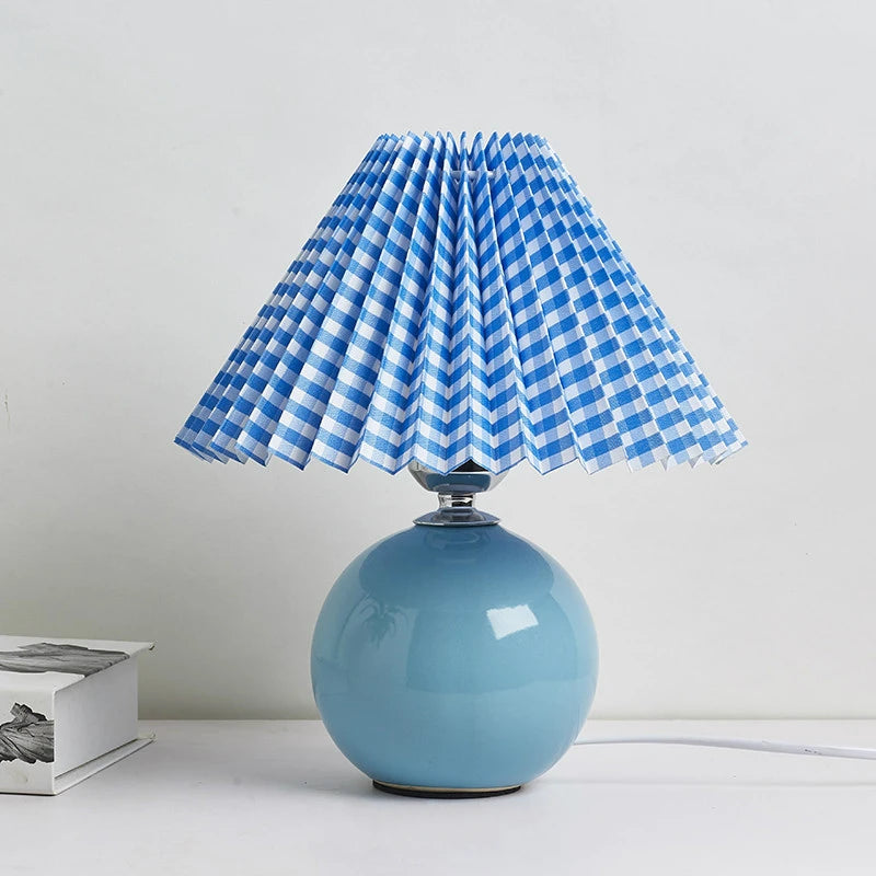 Đèn Bàn Chụp Xếp Ly