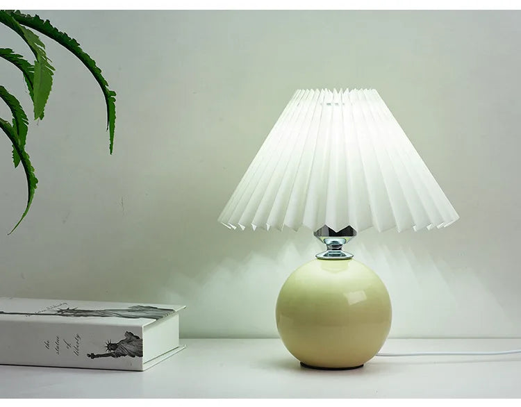 Đèn Bàn Chụp Xếp Ly