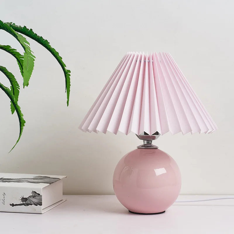 Đèn Bàn Chụp Xếp Ly